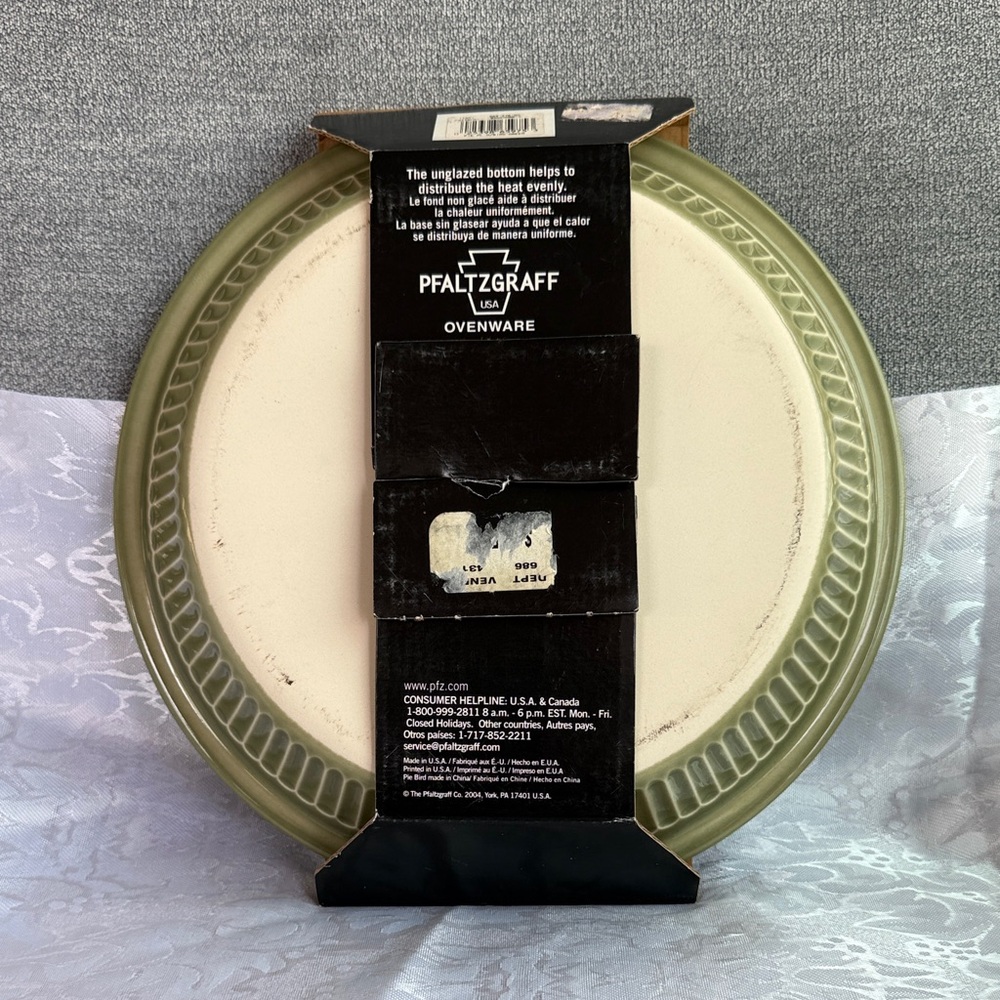 Pfaltzgraff 9” Perfect Pie Plate with BONUS Pie Bitd - Picture 2 of 10